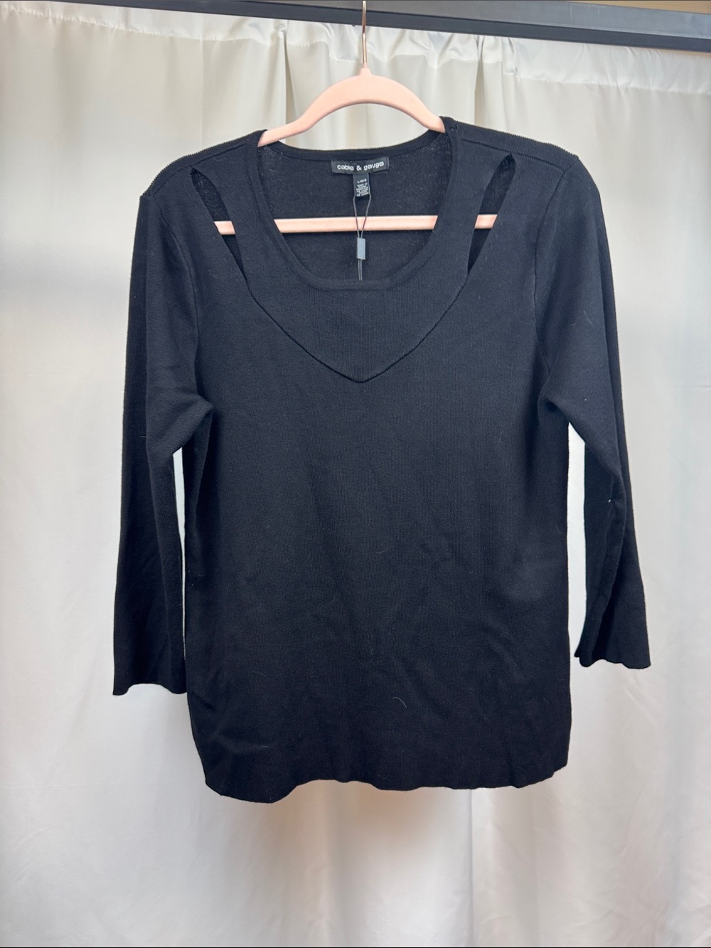 Cable & Gauge NWT Women’s Large Black Cutout V-Neck Long Sleeve Knit Top - Picture 2 of 12